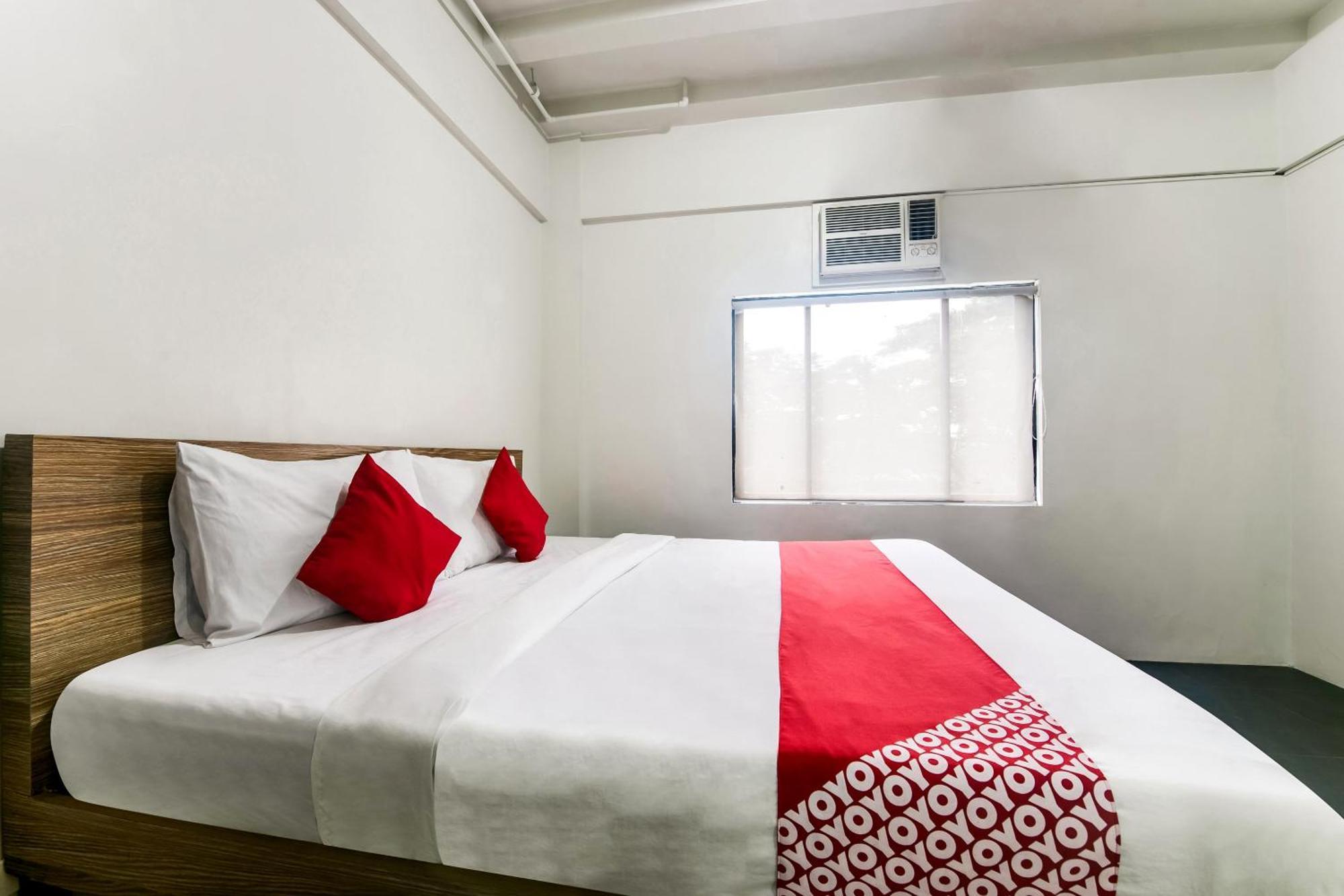 Oyo 136 Regal Residences Quezon City Exterior foto