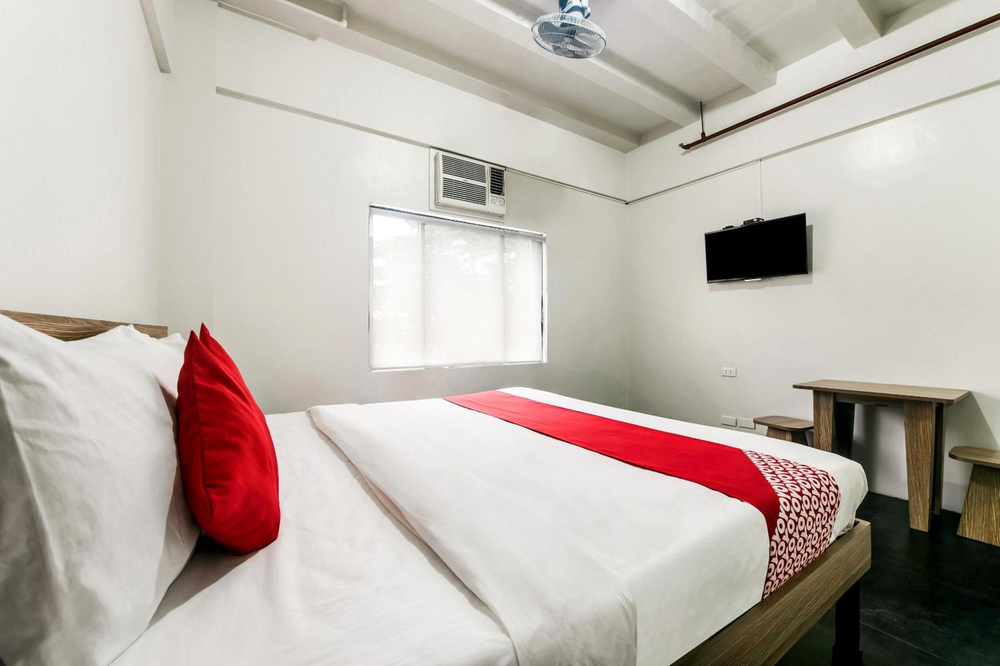 Oyo 136 Regal Residences Quezon City Exterior foto