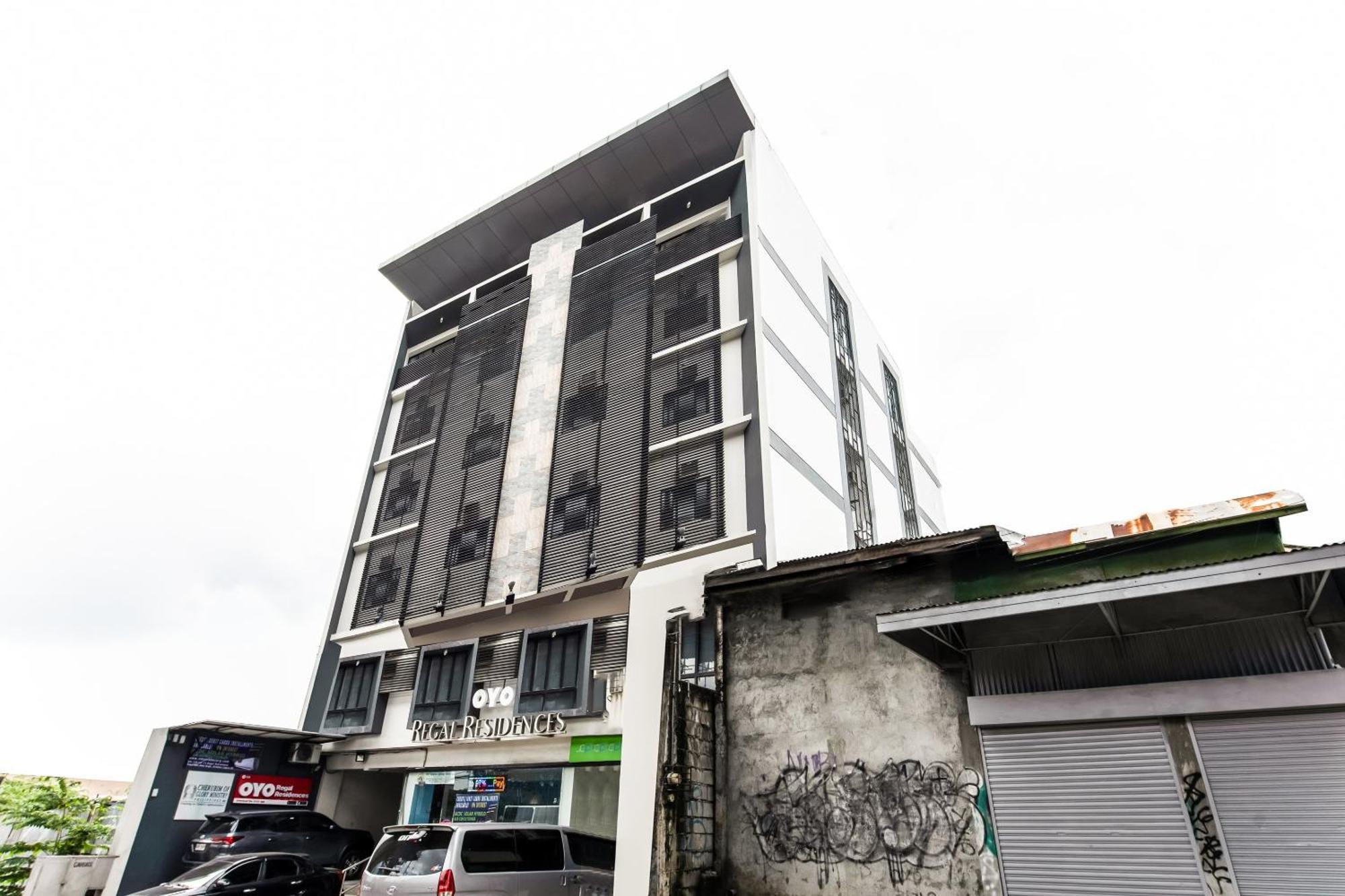 Oyo 136 Regal Residences Quezon City Exterior foto
